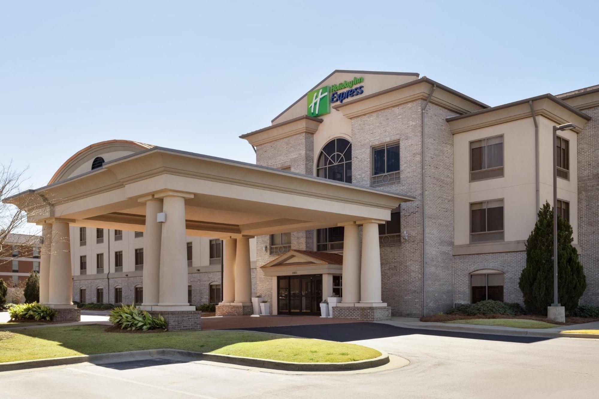 Holiday Inn Express Hotel & Suites Opelika Auburn By Ihg Exterior foto