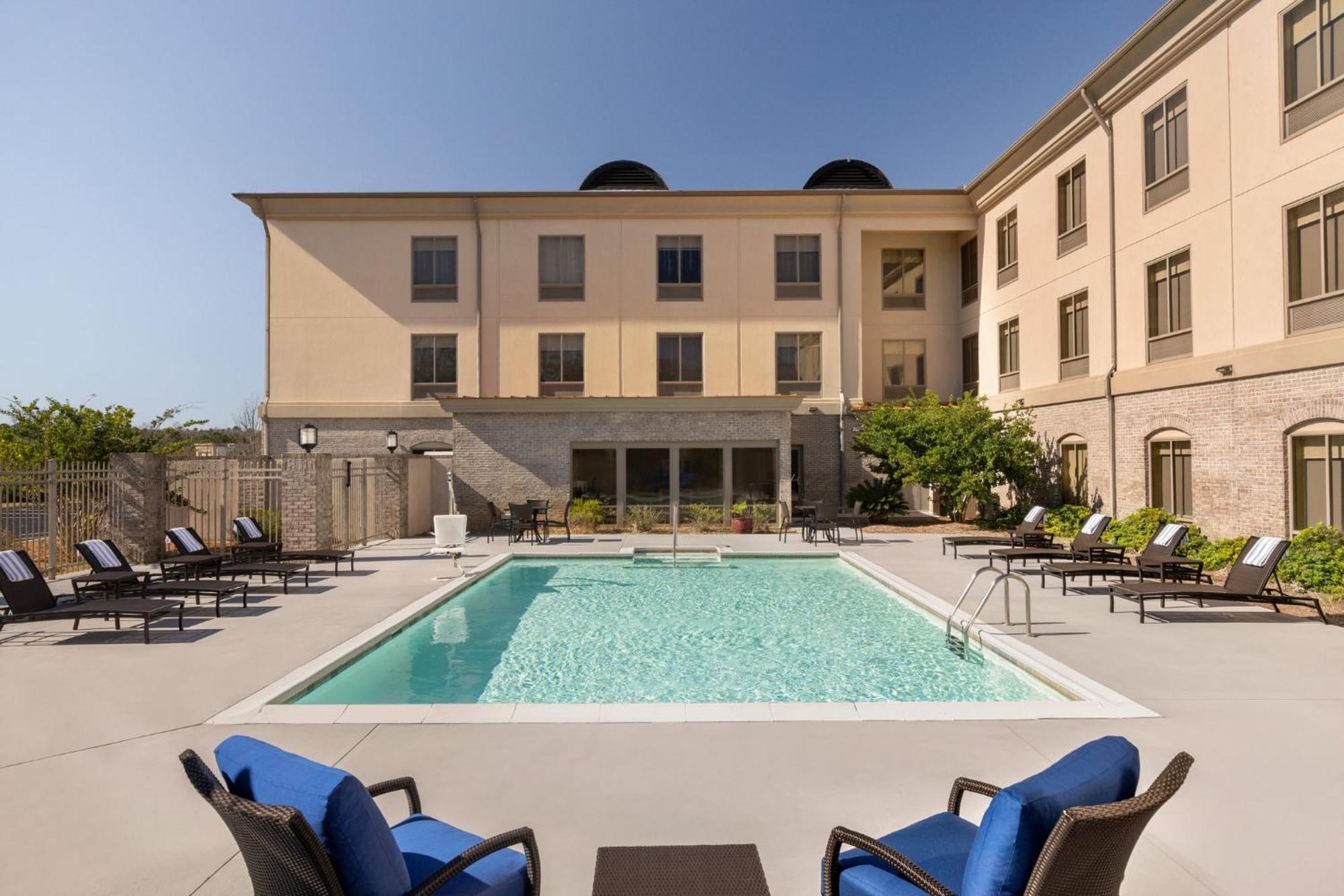 Holiday Inn Express Hotel & Suites Opelika Auburn By Ihg Exterior foto