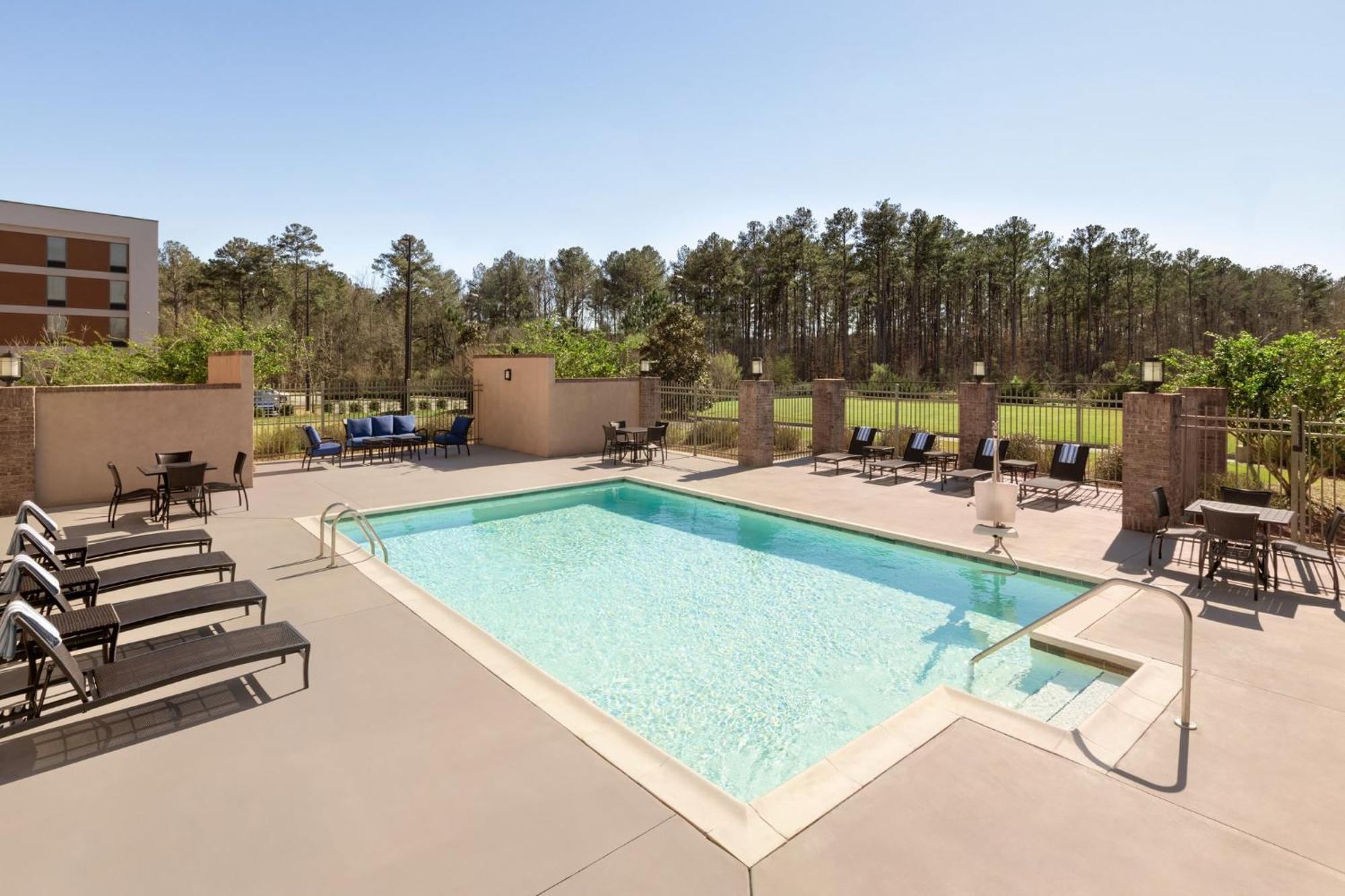 Holiday Inn Express Hotel & Suites Opelika Auburn By Ihg Exterior foto