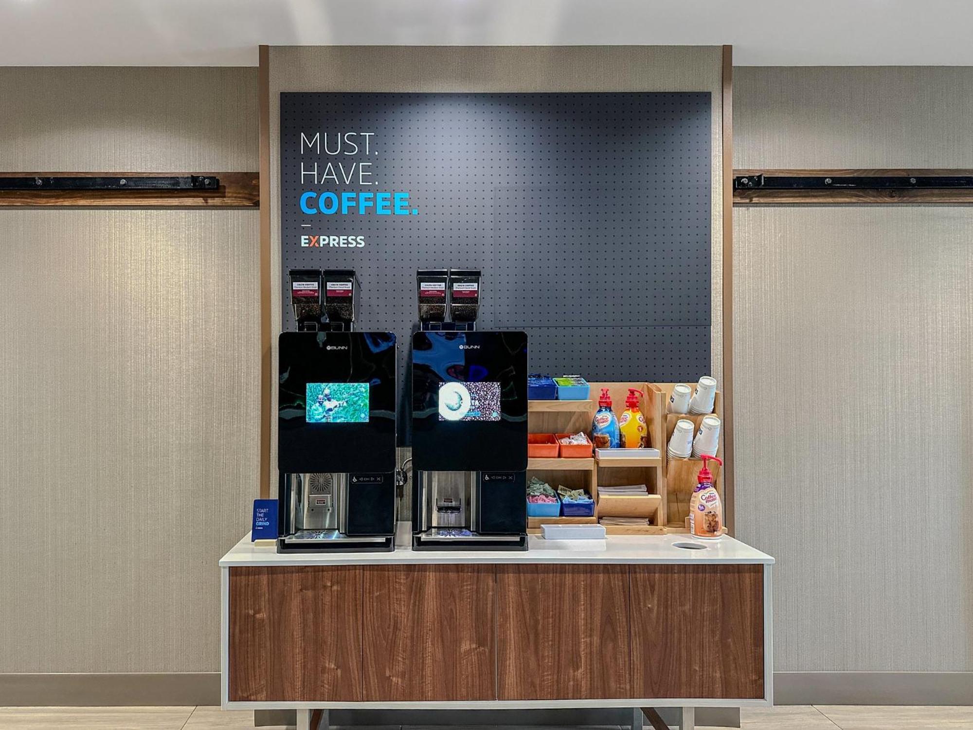 Holiday Inn Express Hotel & Suites Opelika Auburn By Ihg Exterior foto